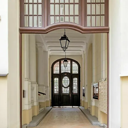 Luxury 60 Apartment *